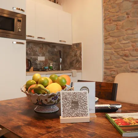 Riva Quartarola Apartamento *